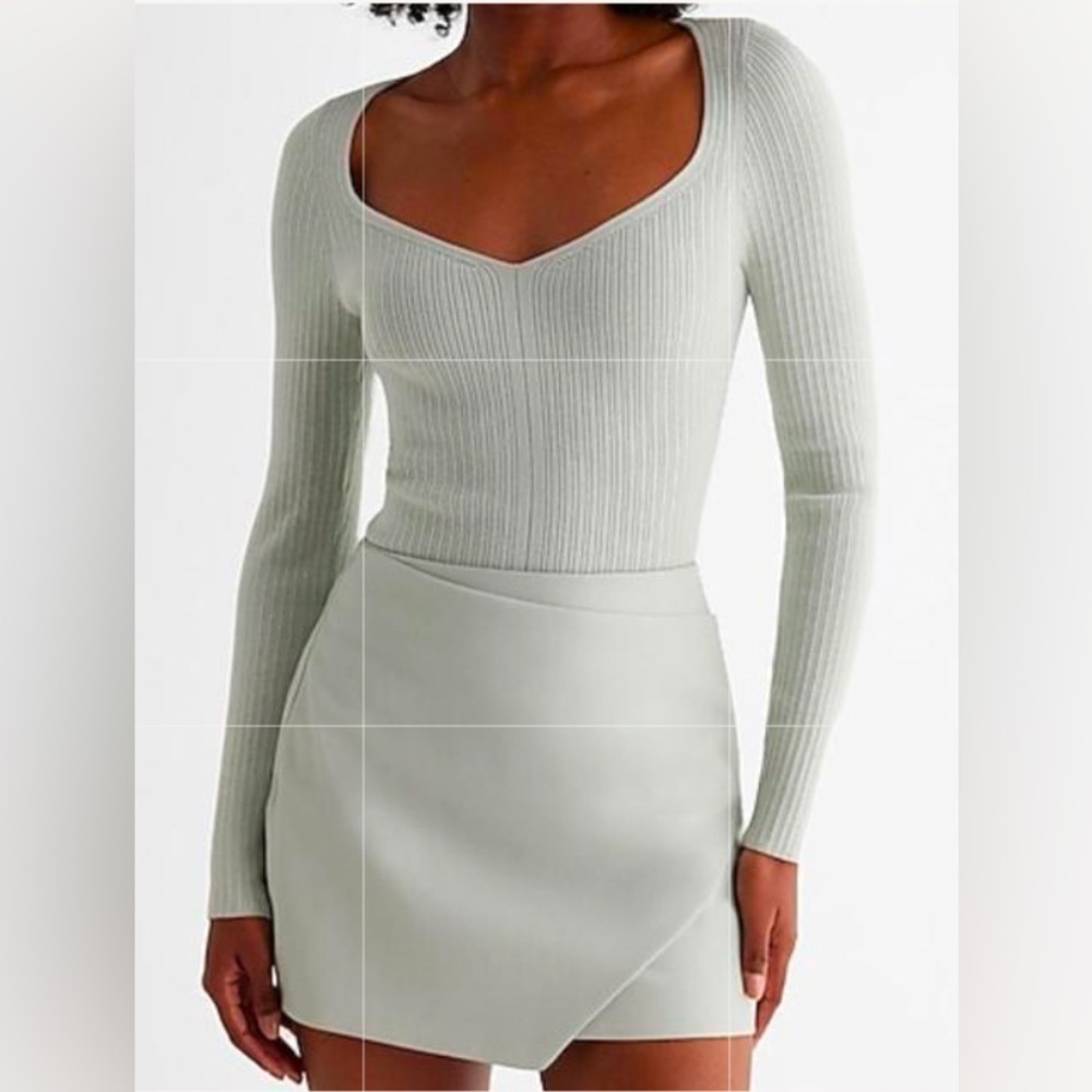 NWT Express Ribbed V Neck Fitted Long Sleeve Top Mint Green Size L Stretch - Picture 2 of 12